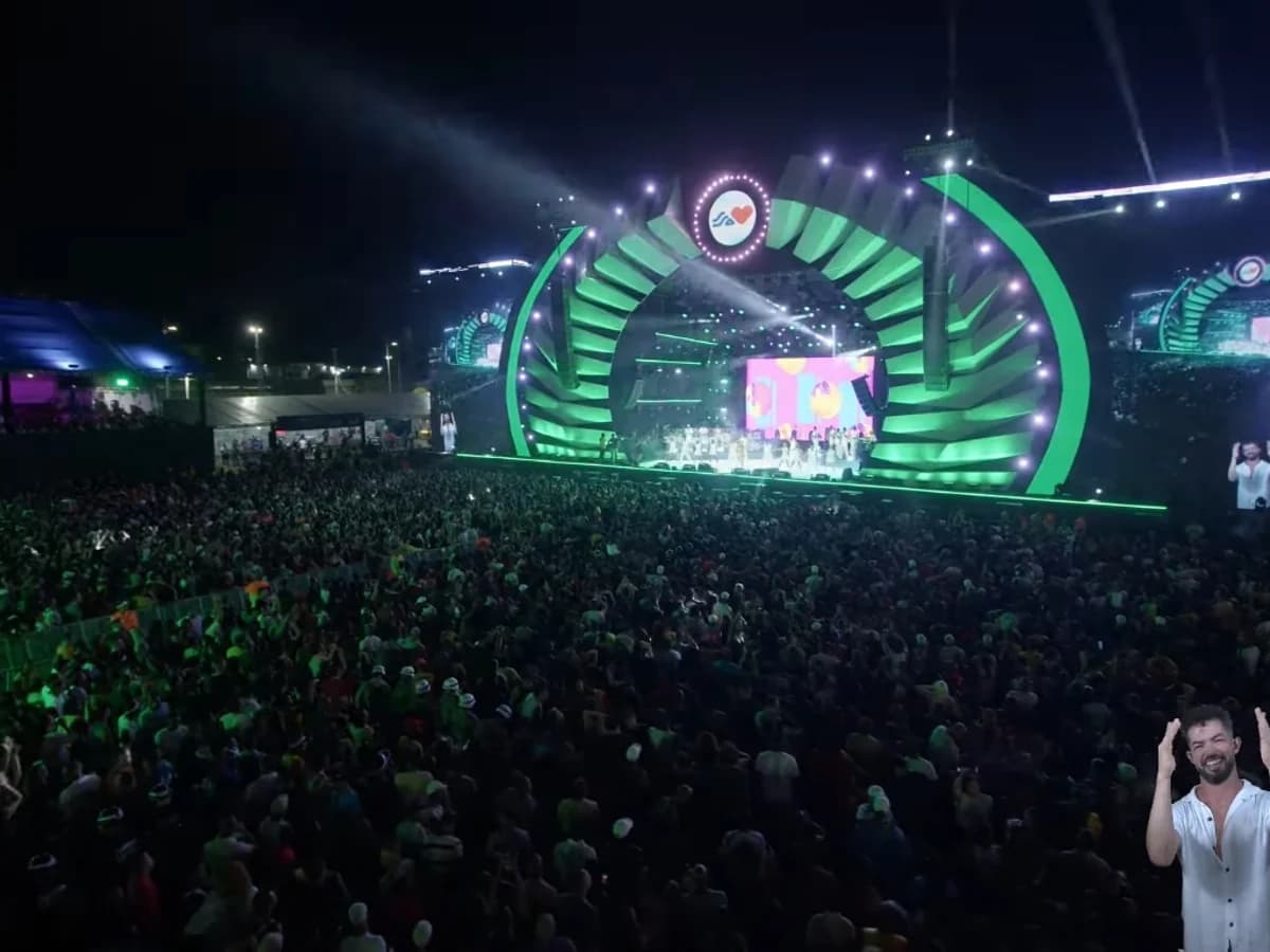 Imagem da notícia: AGORA: Claudia Leitte sobe ao palco do Festival Virada com a turnê "O Carnaval Começa Aqui"