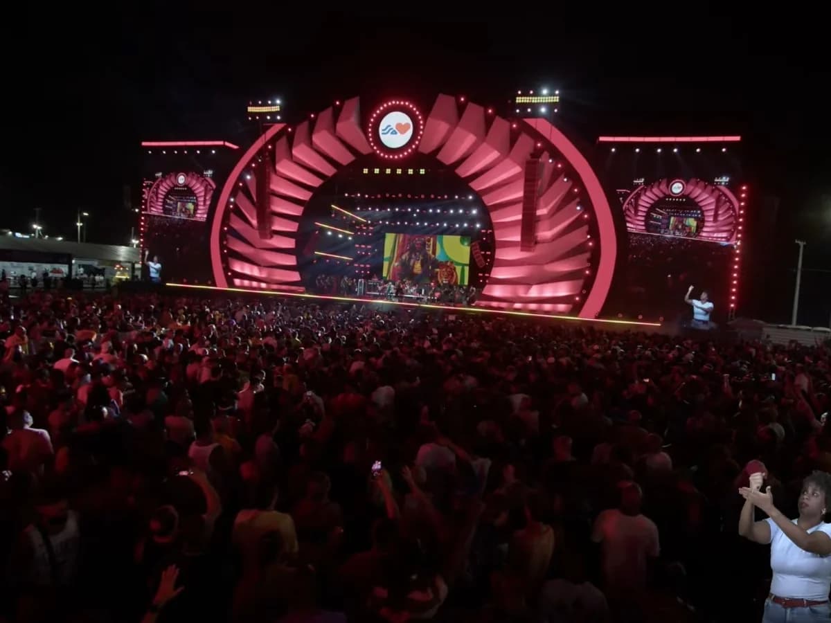 Imagem da notícia: Edson Gomes lota a Arena na abertura do 2º dia do Festival Virada